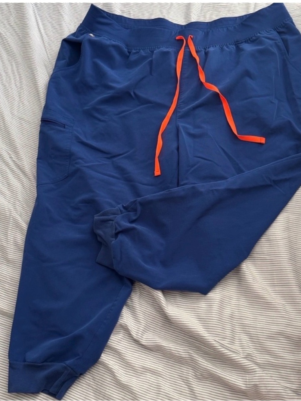 Petite Blue Figs jogger scrub pants